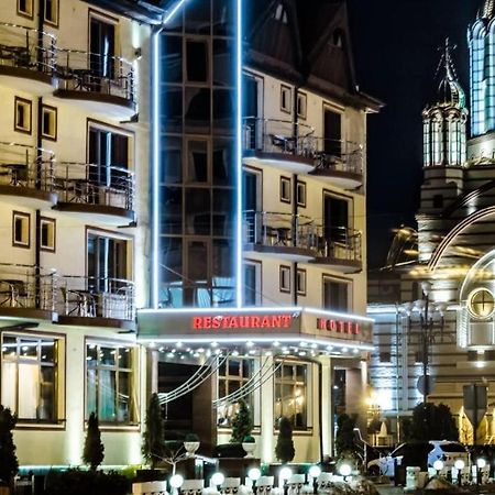 Hotel Bulevard Фегераш Екстер'єр фото