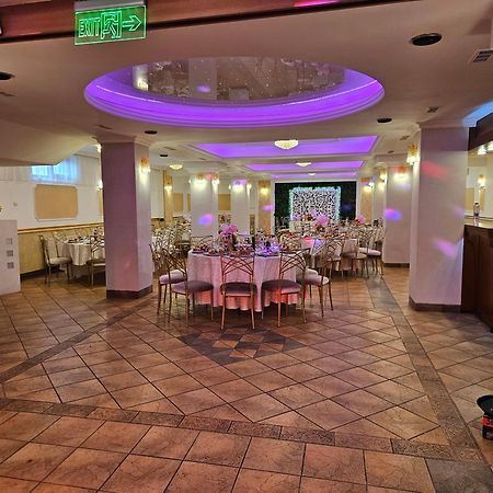 Hotel Bulevard Фегераш Екстер'єр фото