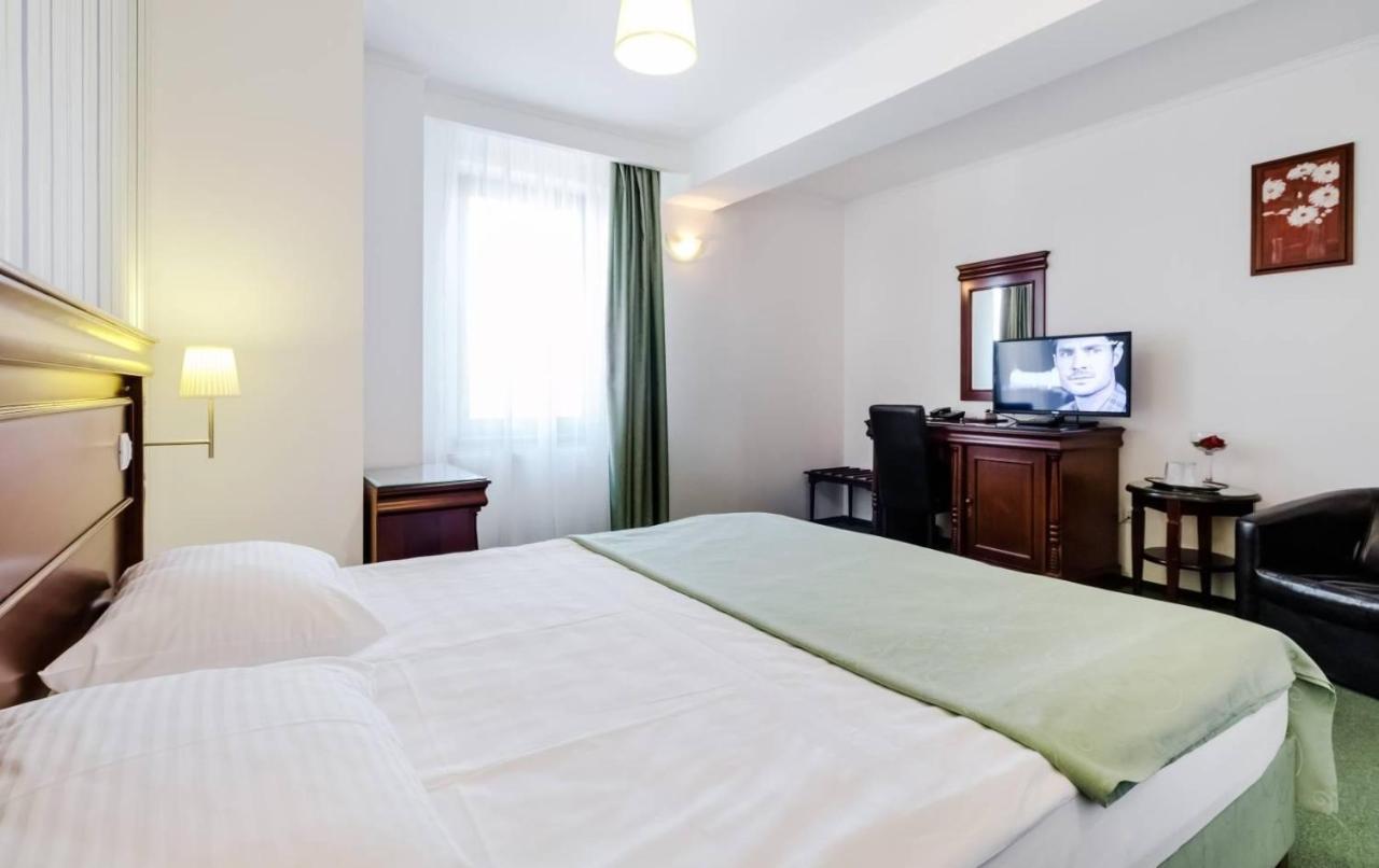 Hotel Bulevard Фегераш Екстер'єр фото