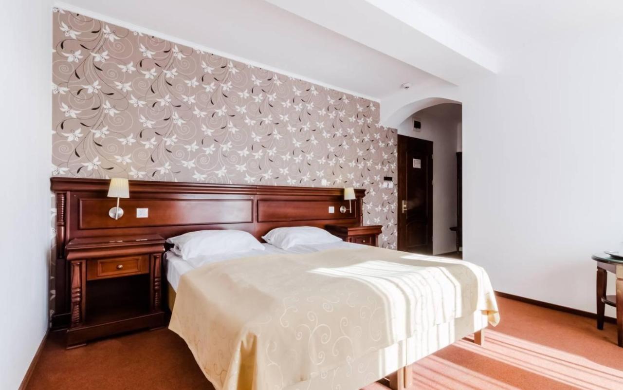 Hotel Bulevard Фегераш Екстер'єр фото