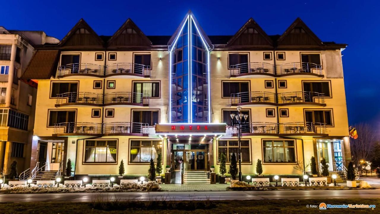Hotel Bulevard Фегераш Екстер'єр фото