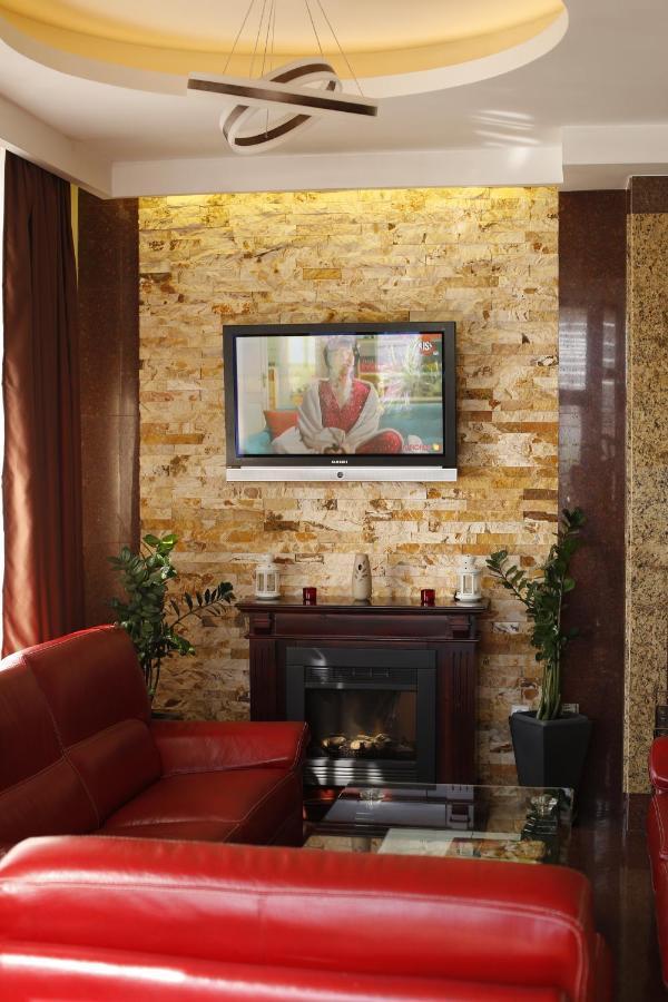 Hotel Bulevard Фегераш Екстер'єр фото