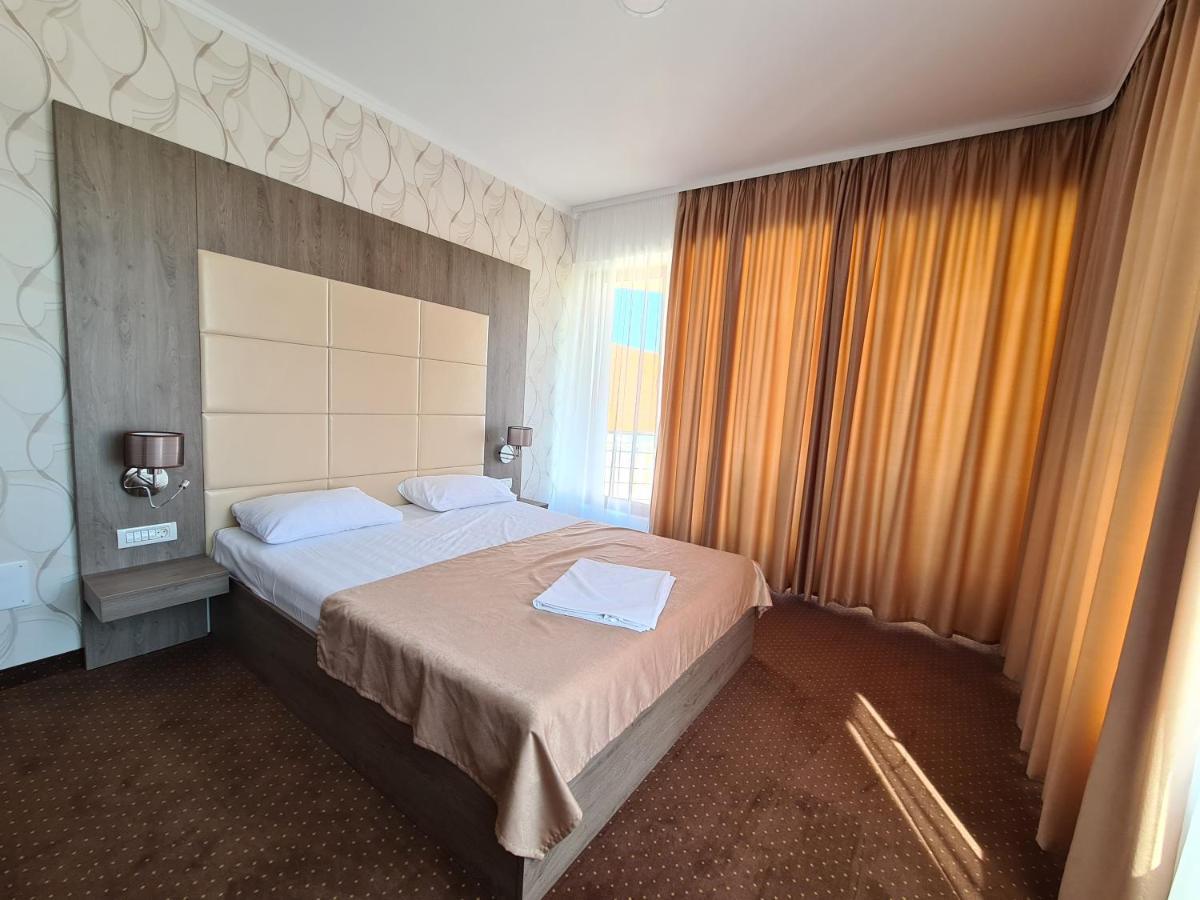 Hotel Bulevard Фегераш Екстер'єр фото