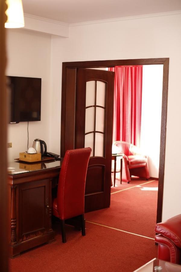 Hotel Bulevard Фегераш Екстер'єр фото