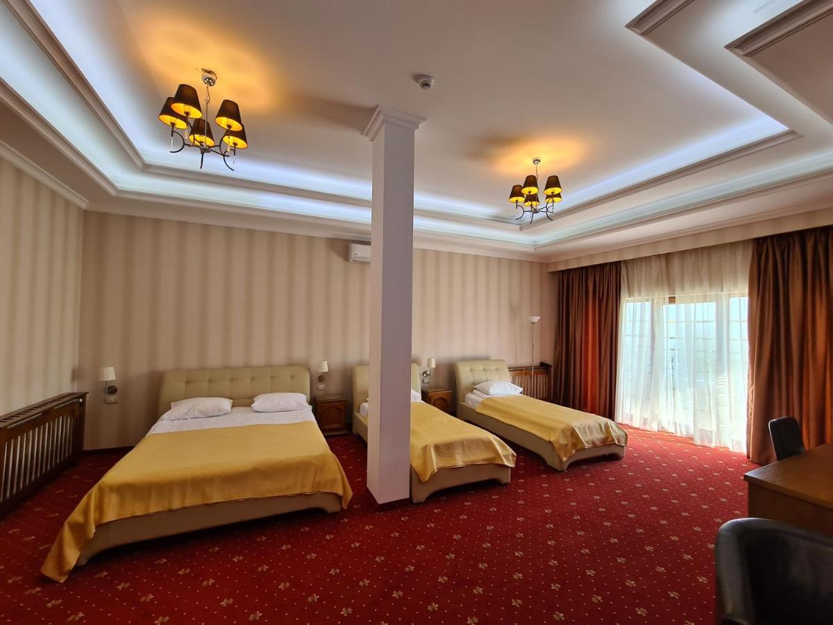 Hotel Bulevard Фегераш Екстер'єр фото