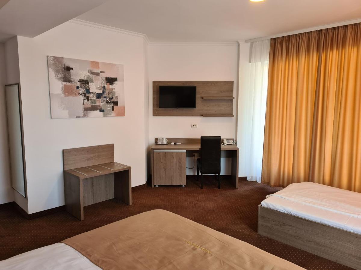 Hotel Bulevard Фегераш Екстер'єр фото