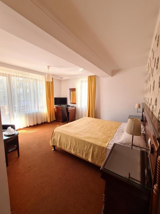 Hotel Bulevard Фегераш Екстер'єр фото