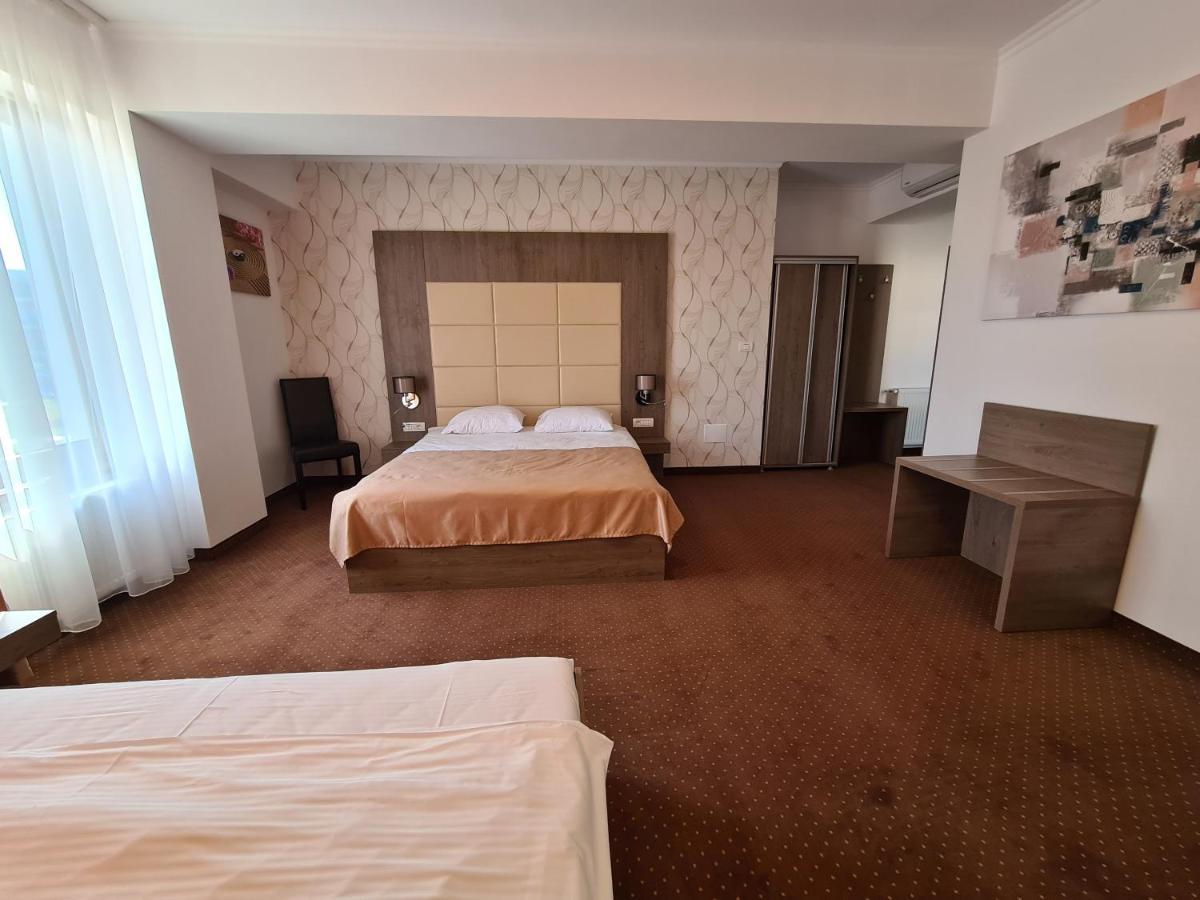 Hotel Bulevard Фегераш Екстер'єр фото