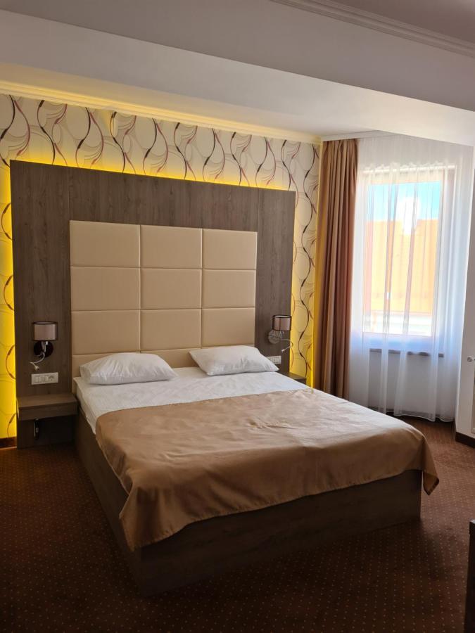 Hotel Bulevard Фегераш Екстер'єр фото