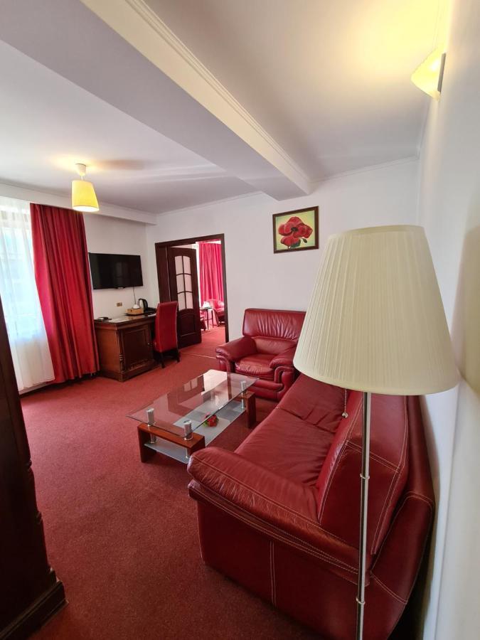 Hotel Bulevard Фегераш Екстер'єр фото