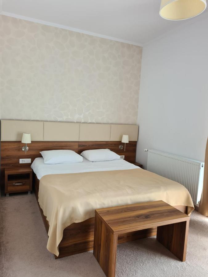 Hotel Bulevard Фегераш Екстер'єр фото