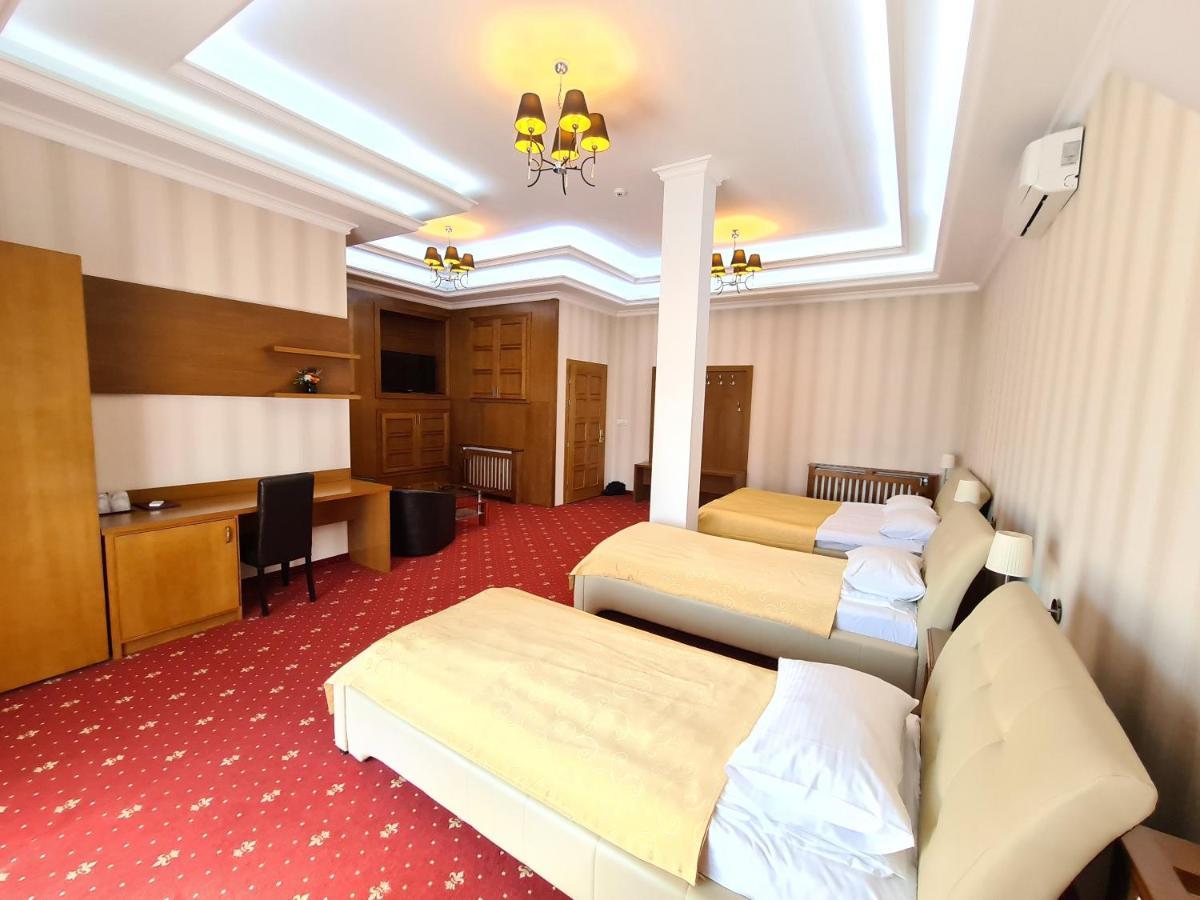 Hotel Bulevard Фегераш Екстер'єр фото