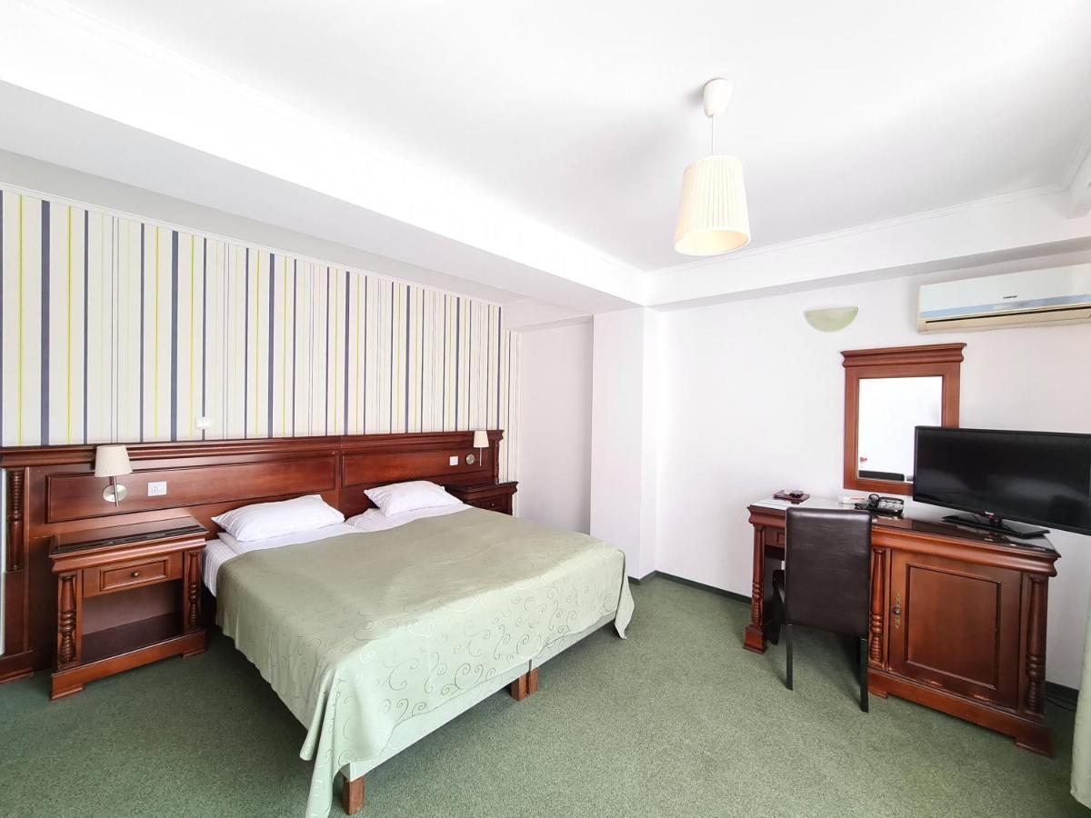 Hotel Bulevard Фегераш Екстер'єр фото