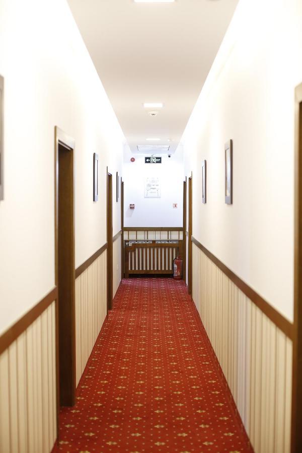 Hotel Bulevard Фегераш Екстер'єр фото