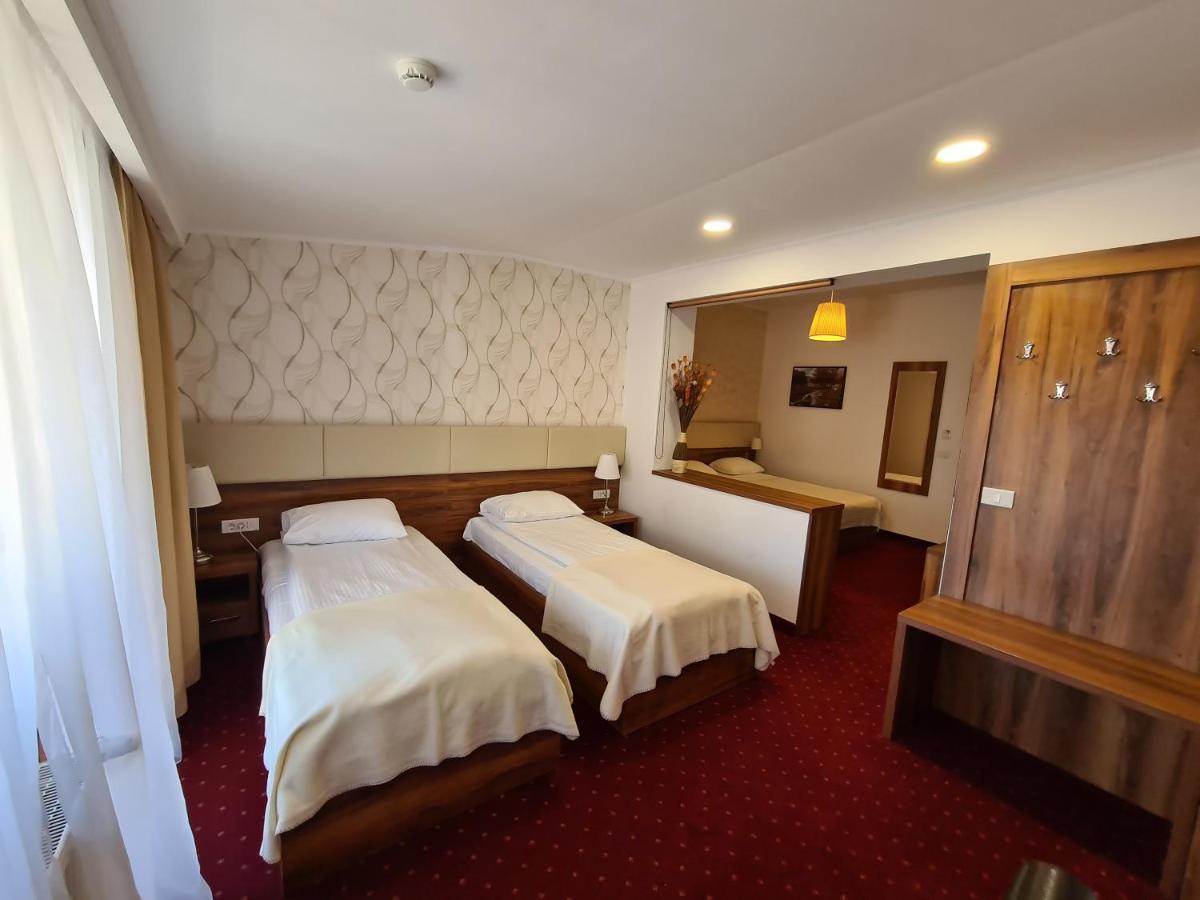 Hotel Bulevard Фегераш Екстер'єр фото