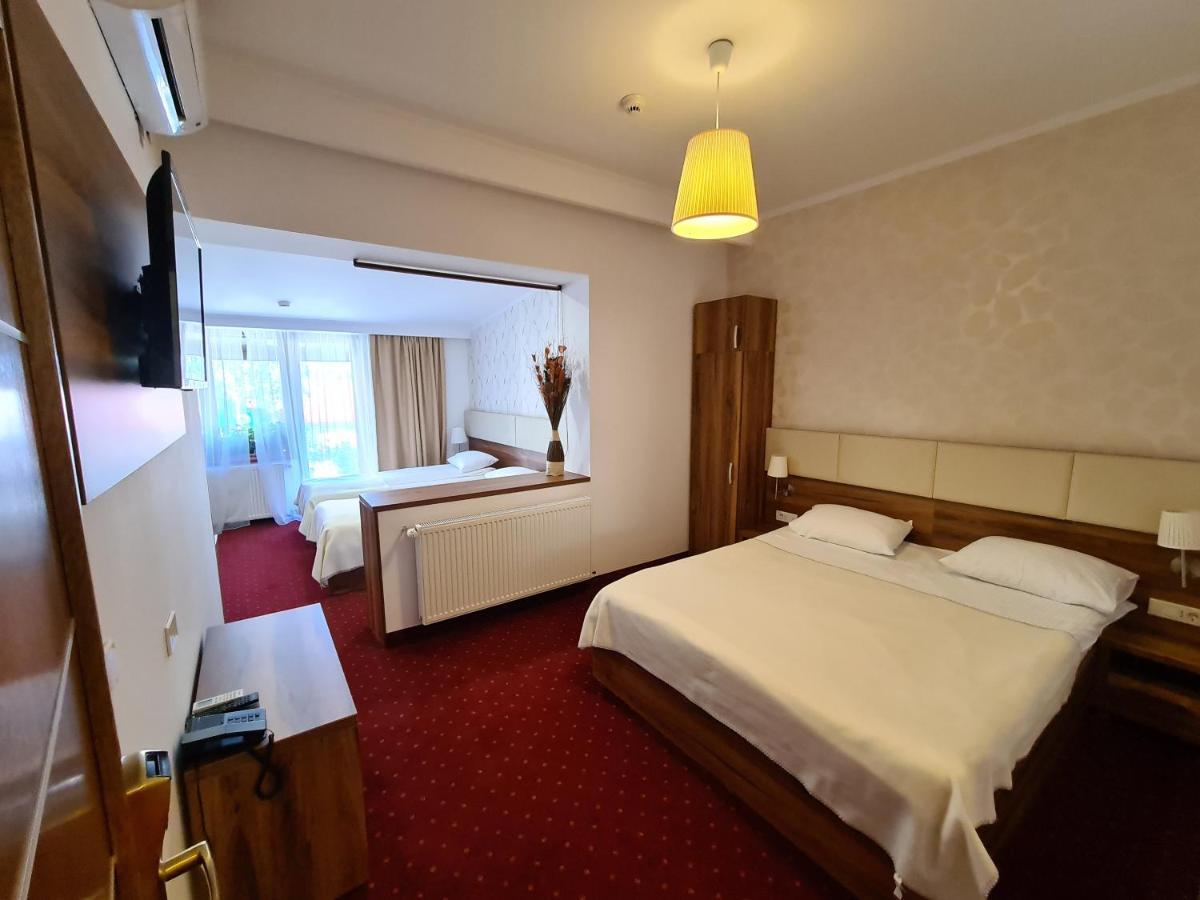 Hotel Bulevard Фегераш Екстер'єр фото