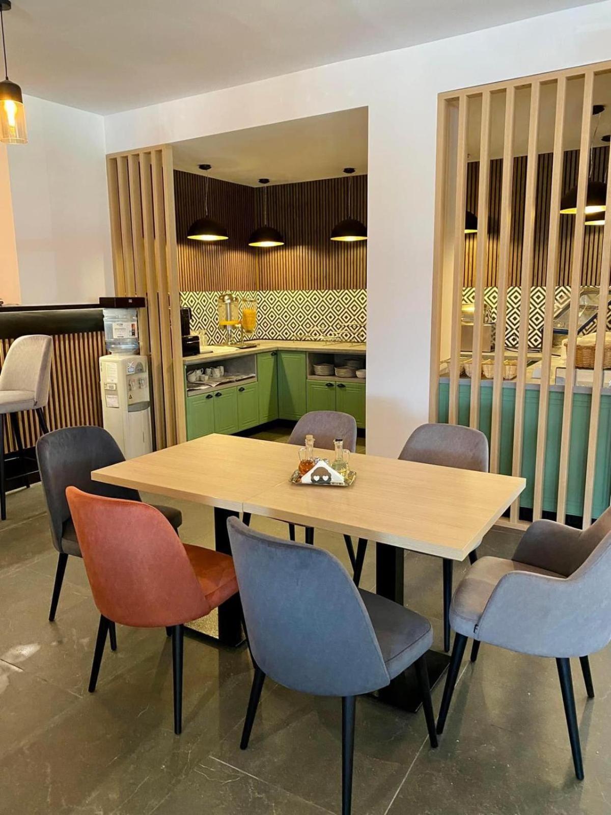 Hotel Bulevard Фегераш Екстер'єр фото