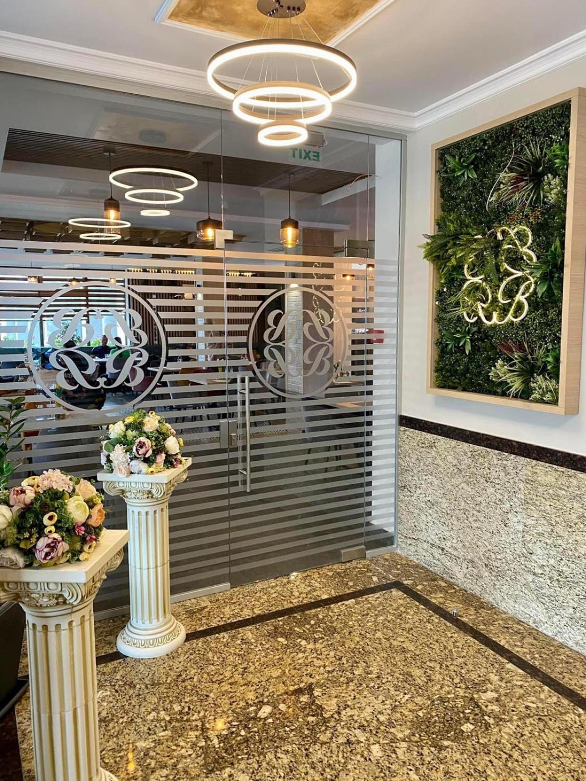 Hotel Bulevard Фегераш Екстер'єр фото