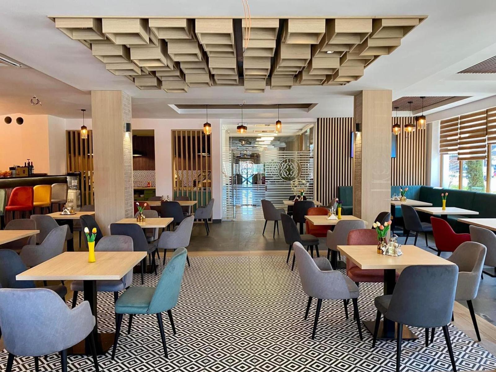 Hotel Bulevard Фегераш Екстер'єр фото