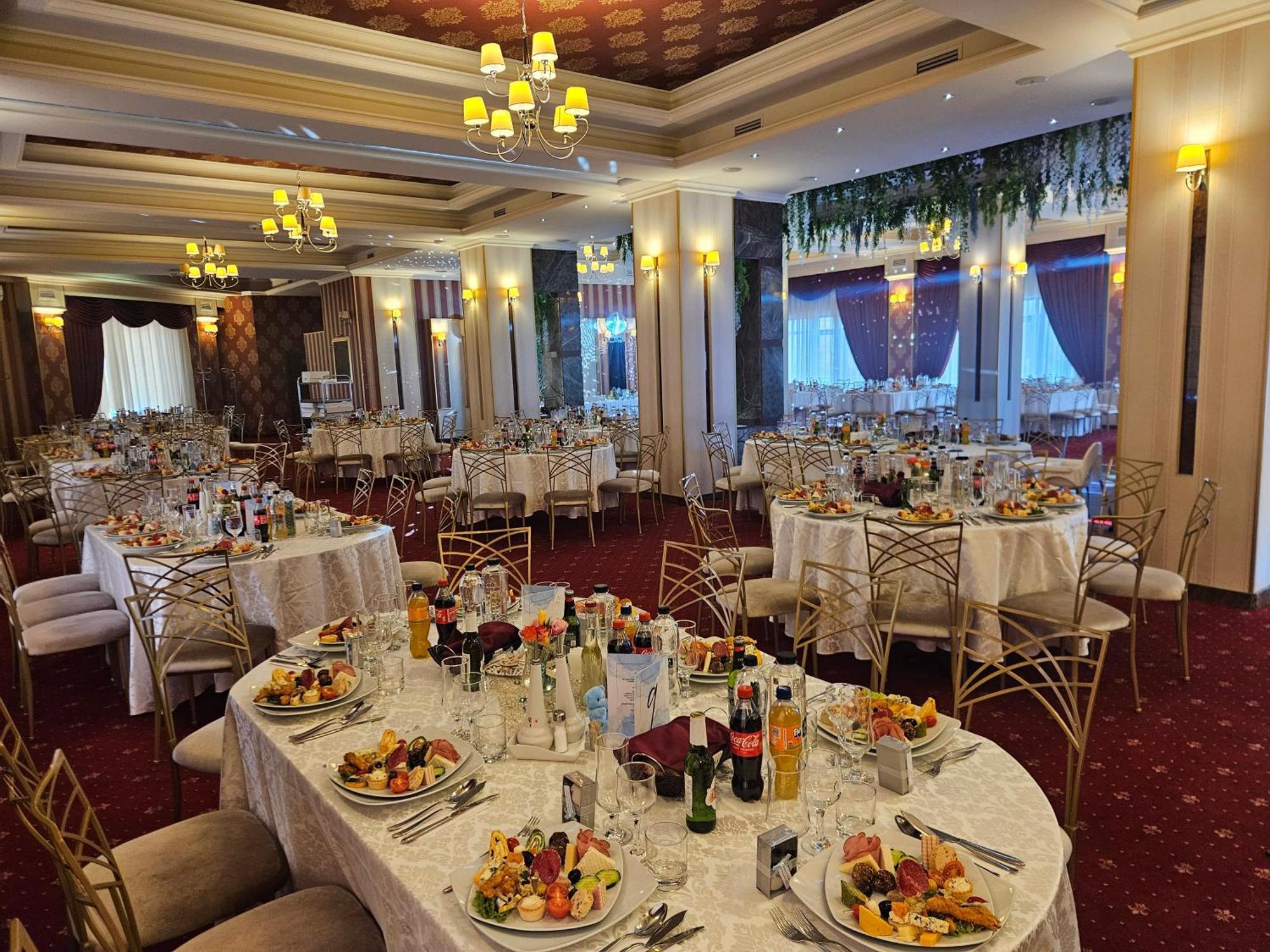 Hotel Bulevard Фегераш Екстер'єр фото